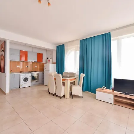 Summerland Club Apartment *